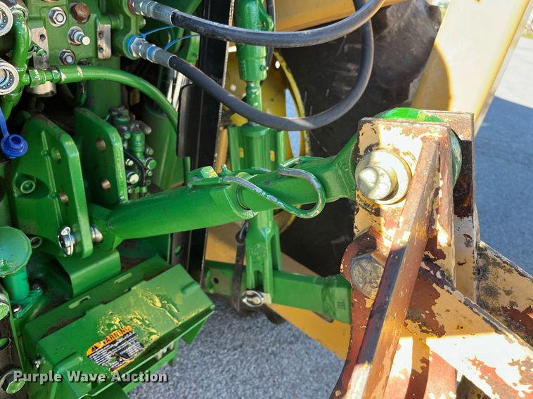 image for item LD9883 2015 John Deere 6125M  MFWD tractor