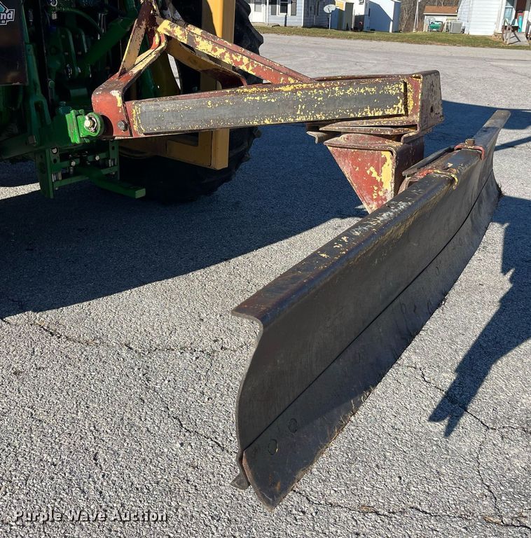 image for item LD9883 2015 John Deere 6125M  MFWD tractor