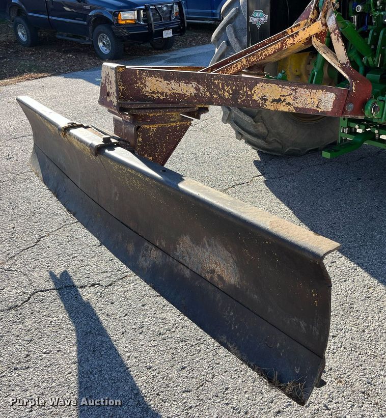 image for item LD9883 2015 John Deere 6125M  MFWD tractor