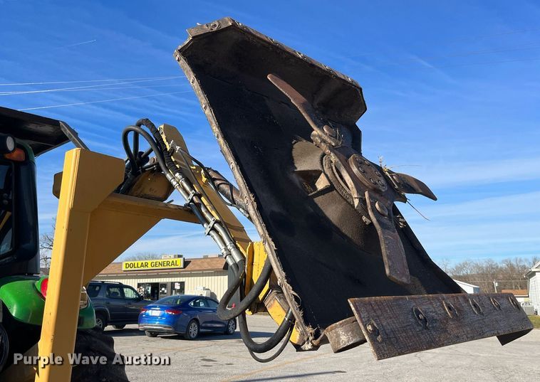 image for item LD9883 2015 John Deere 6125M  MFWD tractor