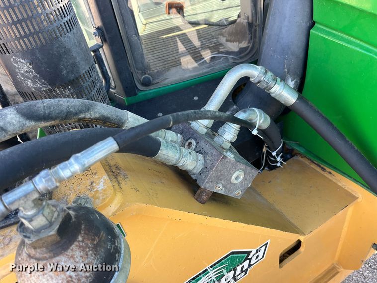 image for item LD9883 2015 John Deere 6125M  MFWD tractor