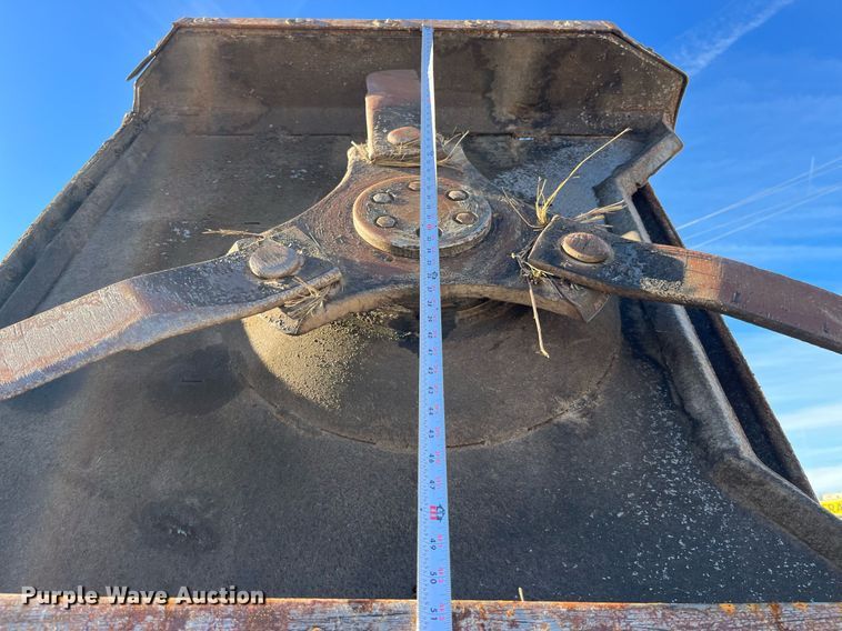 image for item LD9883 2015 John Deere 6125M  MFWD tractor