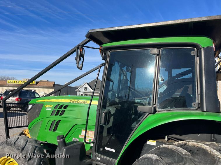 image for item LD9883 2015 John Deere 6125M  MFWD tractor