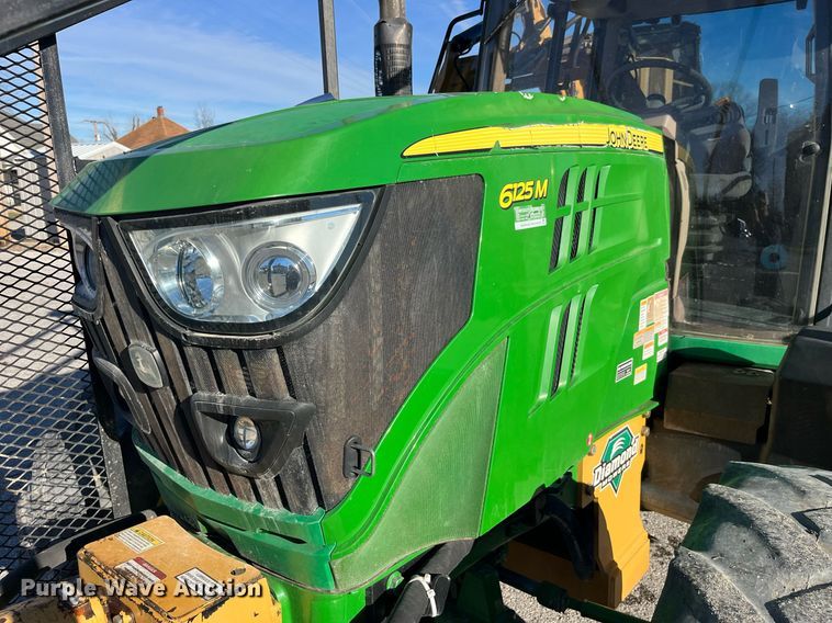 image for item LD9883 2015 John Deere 6125M  MFWD tractor