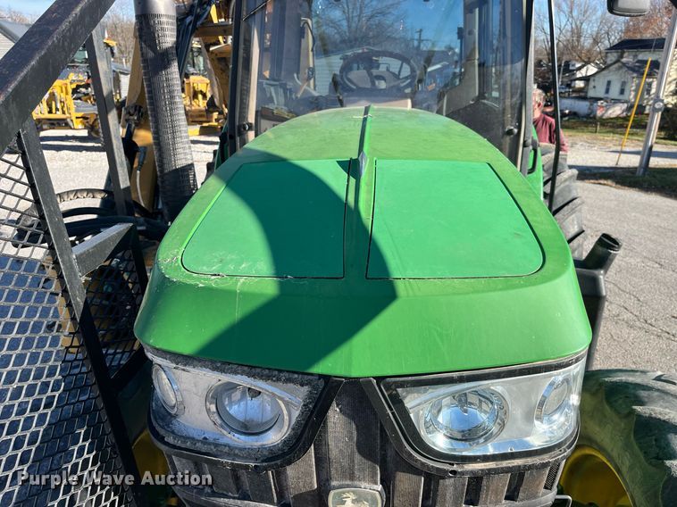 image for item LD9883 2015 John Deere 6125M  MFWD tractor