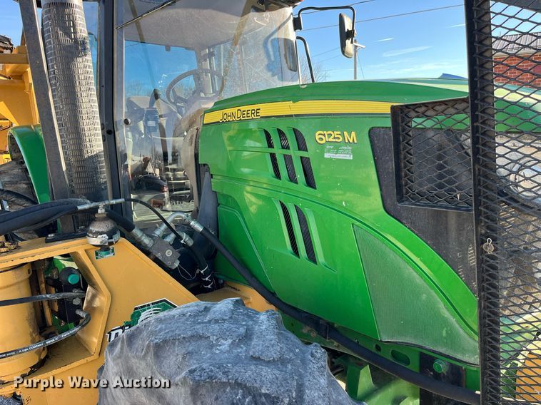 image for item LD9883 2015 John Deere 6125M  MFWD tractor