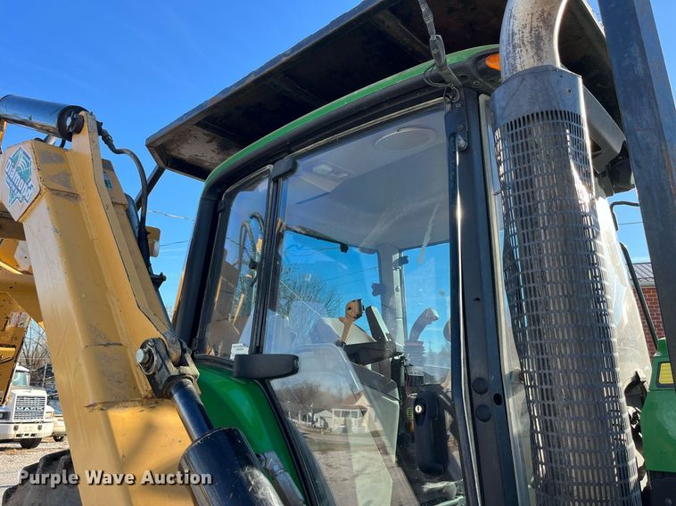 image for item LD9883 2015 John Deere 6125M  MFWD tractor