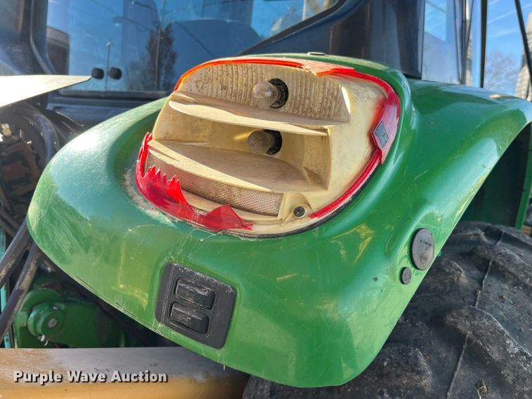 image for item LD9883 2015 John Deere 6125M  MFWD tractor