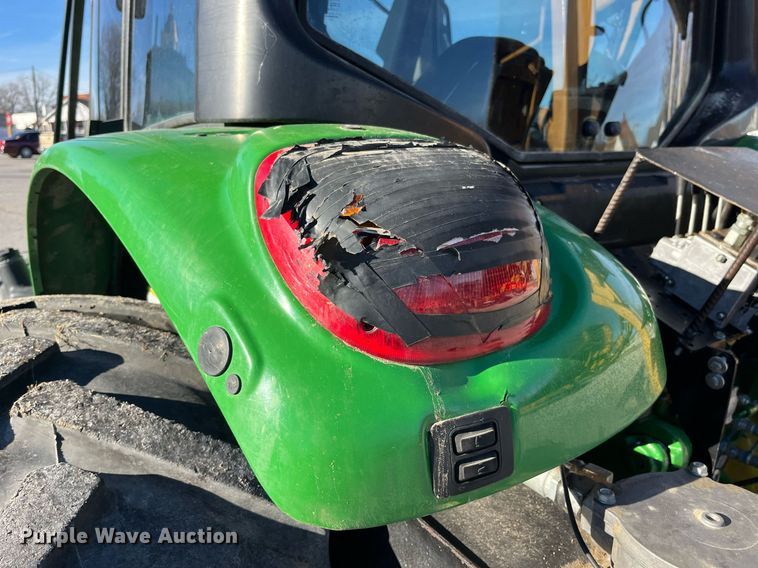 image for item LD9883 2015 John Deere 6125M  MFWD tractor