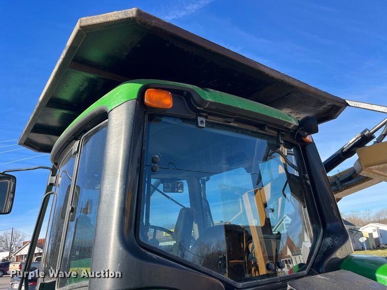 image for item LD9883 2015 John Deere 6125M  MFWD tractor