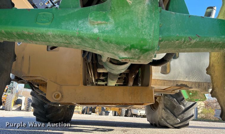 image for item LD9883 2015 John Deere 6125M  MFWD tractor