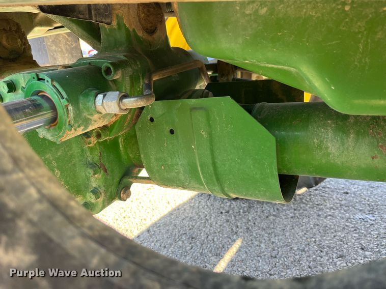 image for item LD9883 2015 John Deere 6125M  MFWD tractor