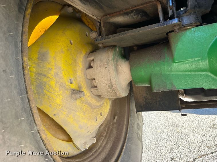 image for item LD9883 2015 John Deere 6125M  MFWD tractor