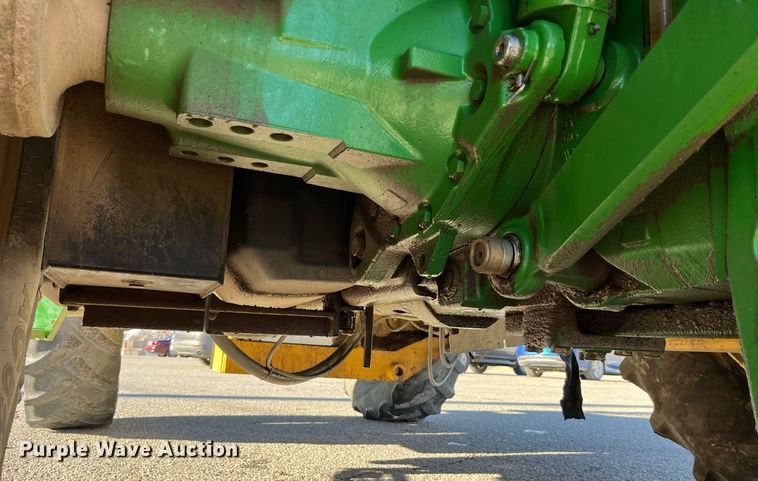 image for item LD9883 2015 John Deere 6125M  MFWD tractor