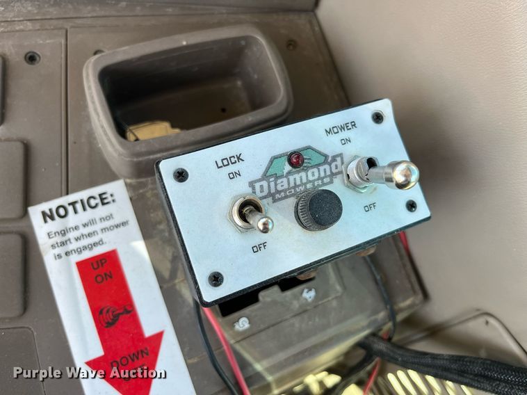 image for item LD9883 2015 John Deere 6125M  MFWD tractor