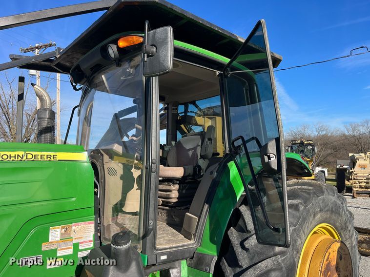 image for item LD9883 2015 John Deere 6125M  MFWD tractor