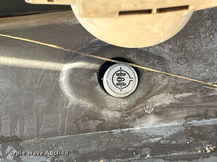 image for item LD9883 2015 John Deere 6125M  MFWD tractor