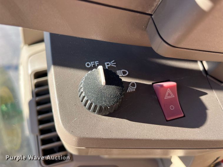 image for item LD9883 2015 John Deere 6125M  MFWD tractor