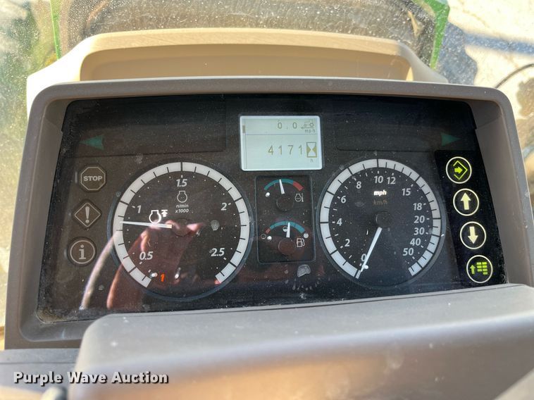 image for item LD9883 2015 John Deere 6125M  MFWD tractor