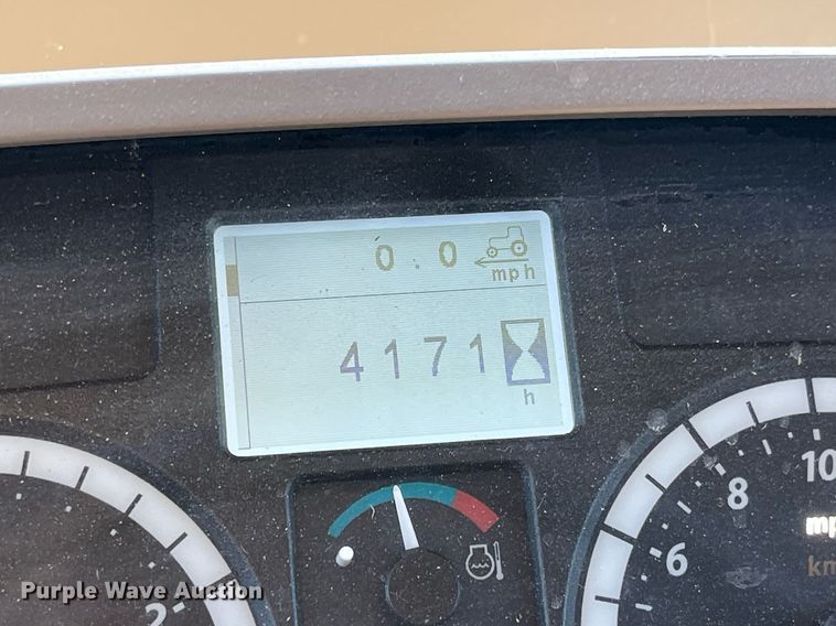 image for item LD9883 2015 John Deere 6125M  MFWD tractor