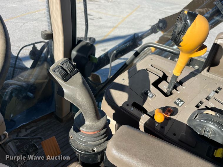 image for item LD9883 2015 John Deere 6125M  MFWD tractor