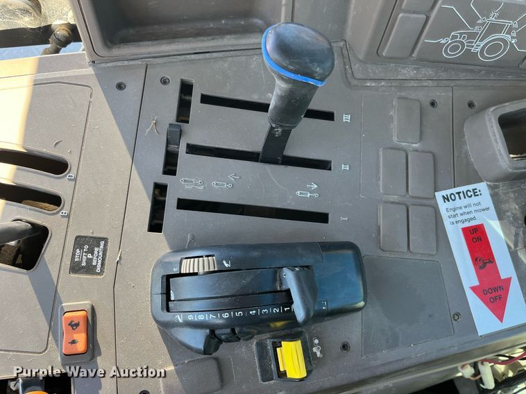 image for item LD9883 2015 John Deere 6125M  MFWD tractor