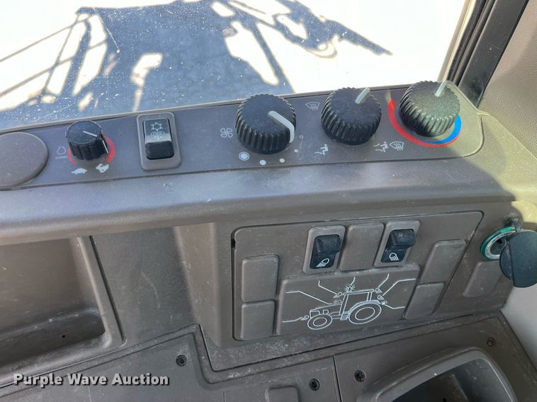 image for item LD9883 2015 John Deere 6125M  MFWD tractor