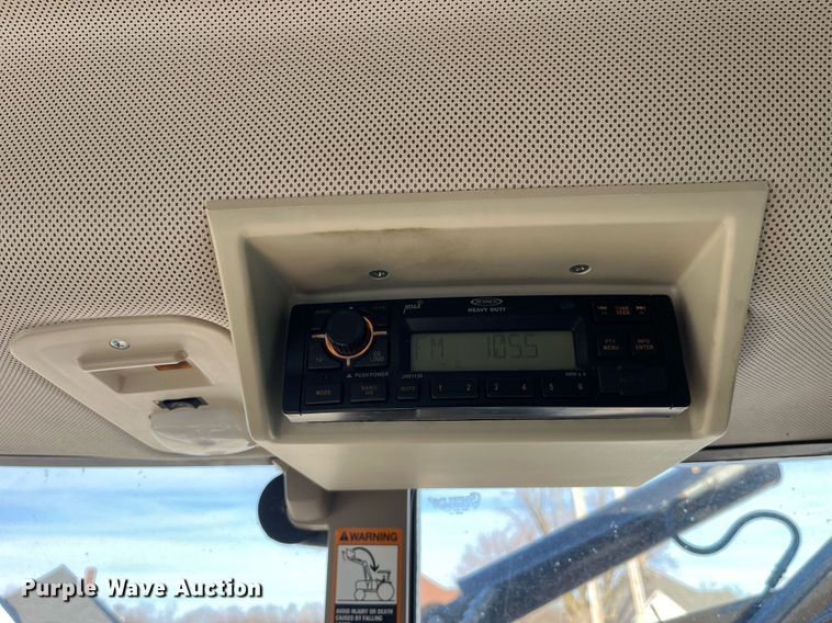 image for item LD9883 2015 John Deere 6125M  MFWD tractor