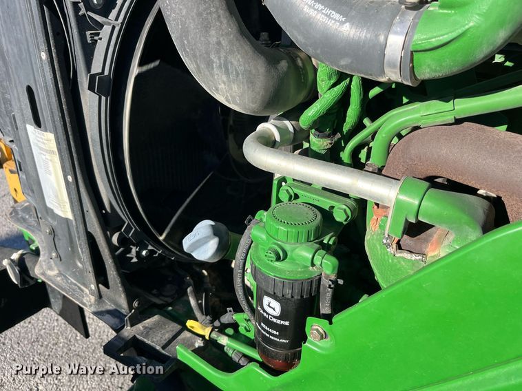 image for item LD9883 2015 John Deere 6125M  MFWD tractor