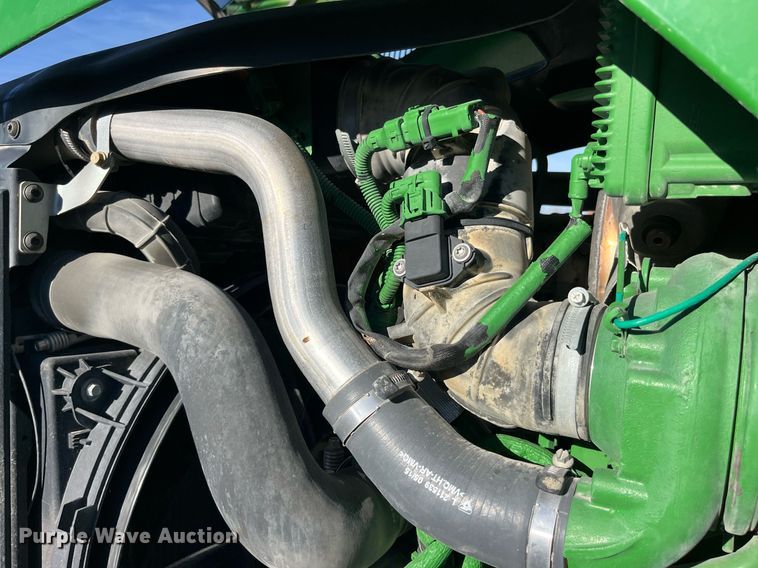 image for item LD9883 2015 John Deere 6125M  MFWD tractor