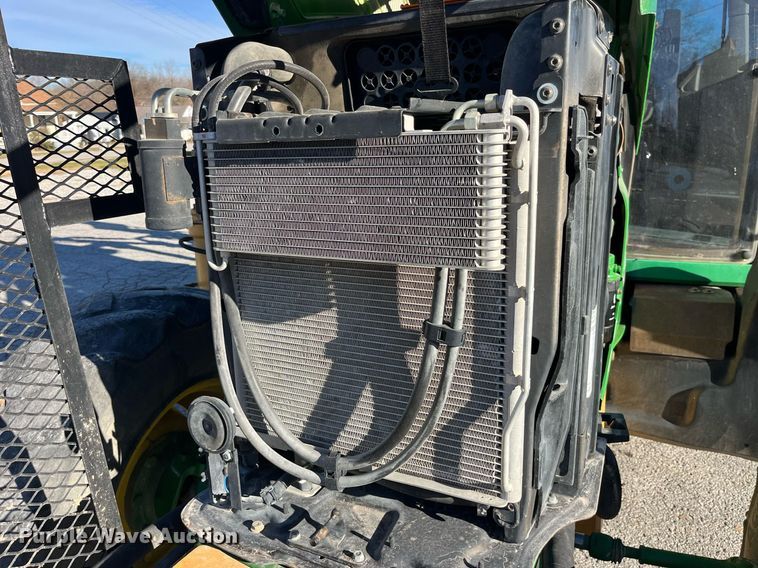 image for item LD9883 2015 John Deere 6125M  MFWD tractor