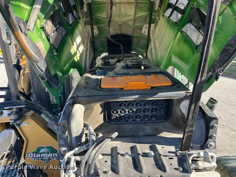 image for item LD9883 2015 John Deere 6125M  MFWD tractor