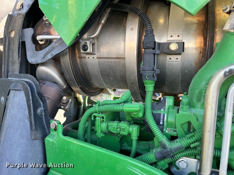 image for item LD9883 2015 John Deere 6125M  MFWD tractor