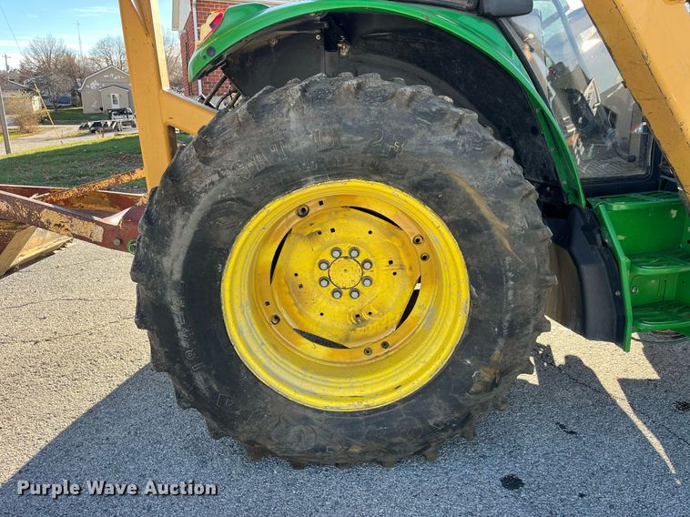 image for item LD9883 2015 John Deere 6125M  MFWD tractor