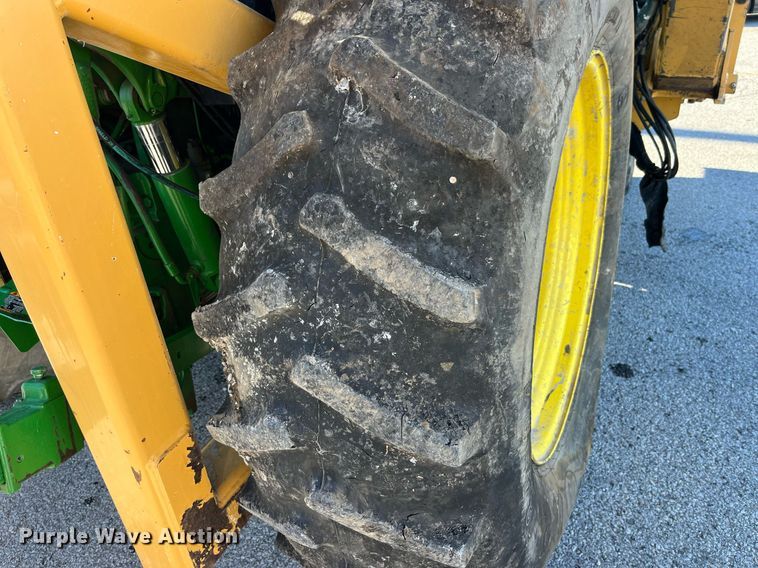 image for item LD9883 2015 John Deere 6125M  MFWD tractor