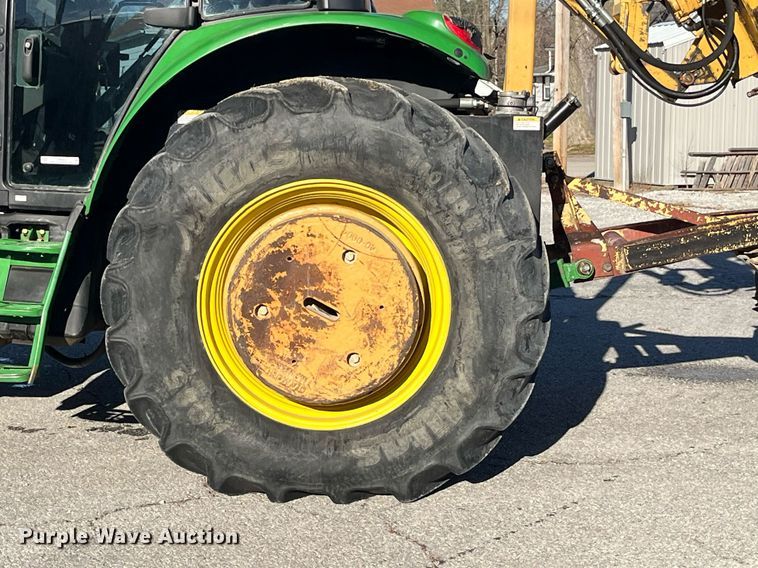 image for item LD9883 2015 John Deere 6125M  MFWD tractor