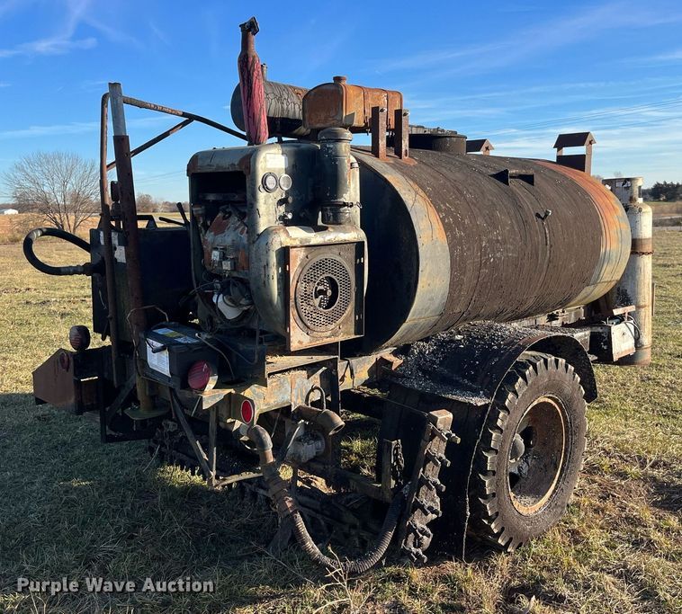 image for item LD9885 Oil distributor trailer