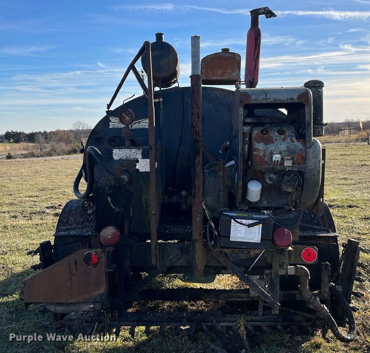 image for item LD9885 Oil distributor trailer