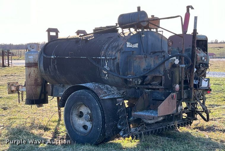 image for item LD9885 Oil distributor trailer