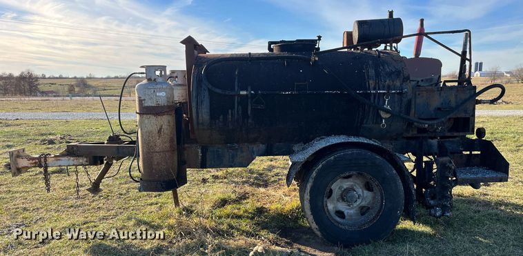 image for item LD9885 Oil distributor trailer