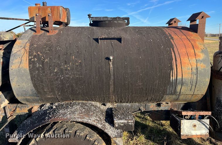 image for item LD9885 Oil distributor trailer