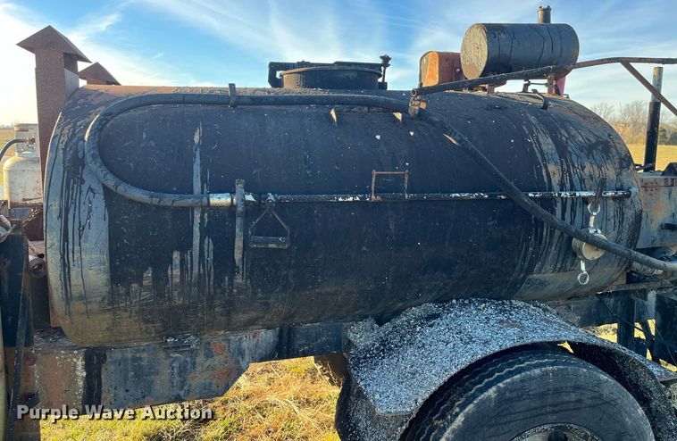 image for item LD9885 Oil distributor trailer