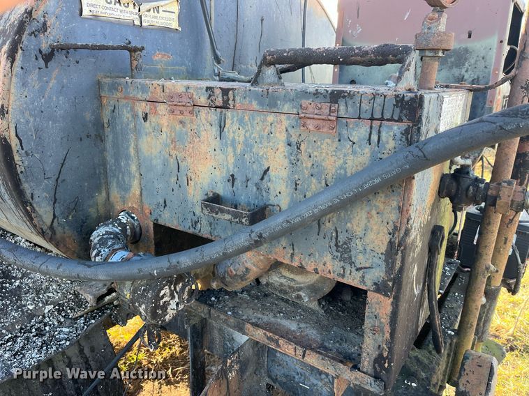 image for item LD9885 Oil distributor trailer