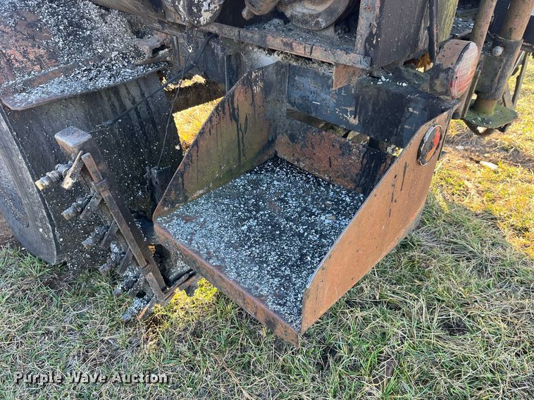 image for item LD9885 Oil distributor trailer