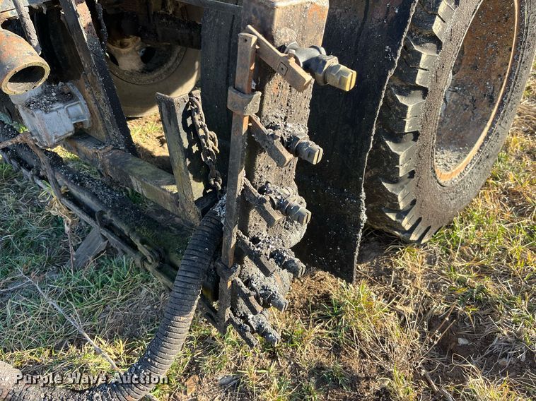 image for item LD9885 Oil distributor trailer