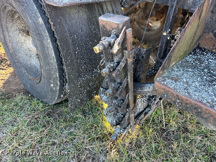 image for item LD9885 Oil distributor trailer