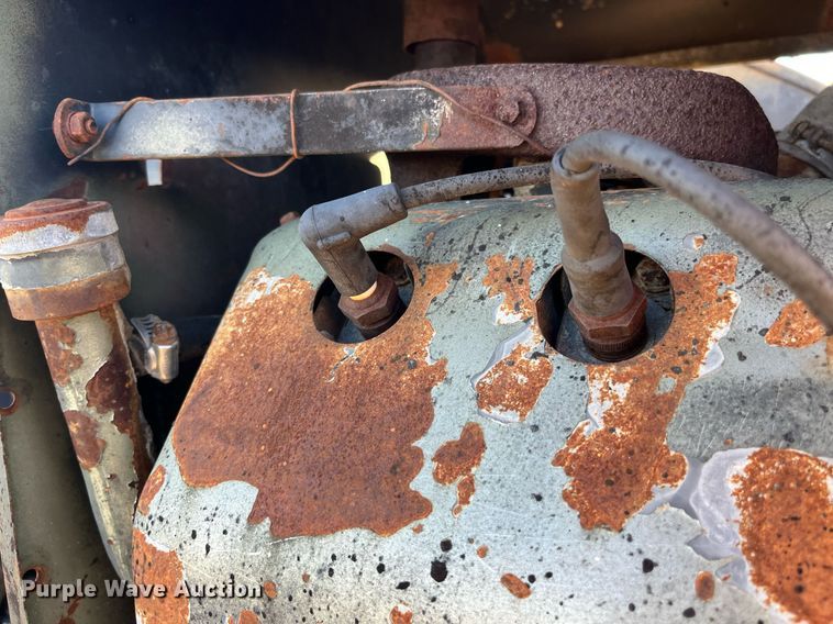 image for item LD9885 Oil distributor trailer