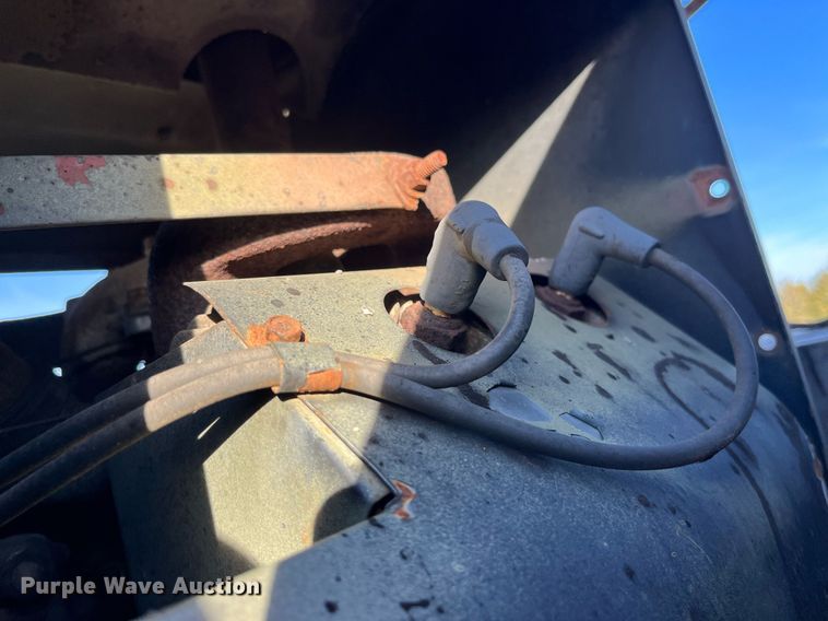 image for item LD9885 Oil distributor trailer