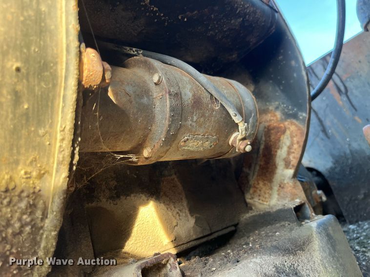 image for item LD9885 Oil distributor trailer