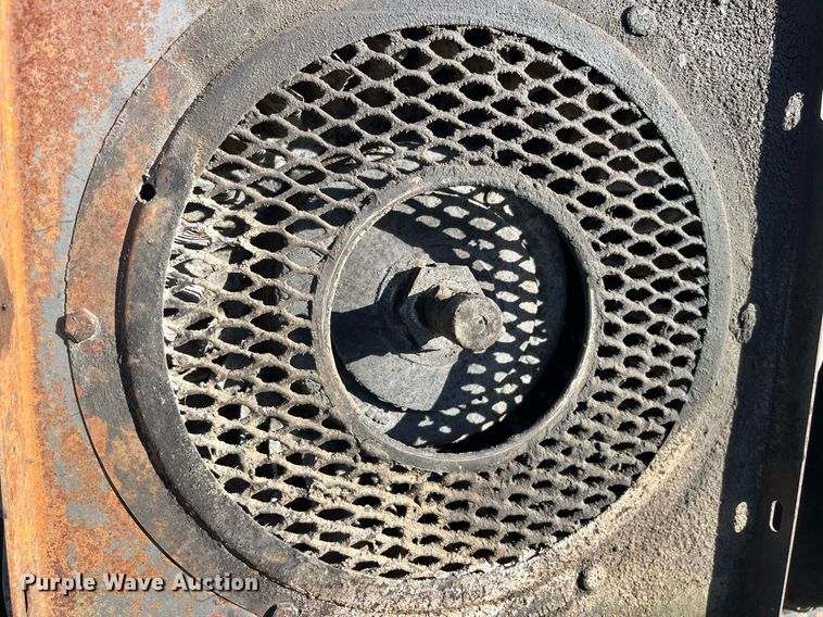 image for item LD9885 Oil distributor trailer